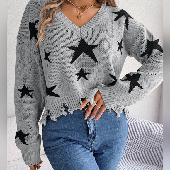 Lovely Rosetta Tops - V-Neck Cropped Sweater with Star Pattern & Distressed Hem